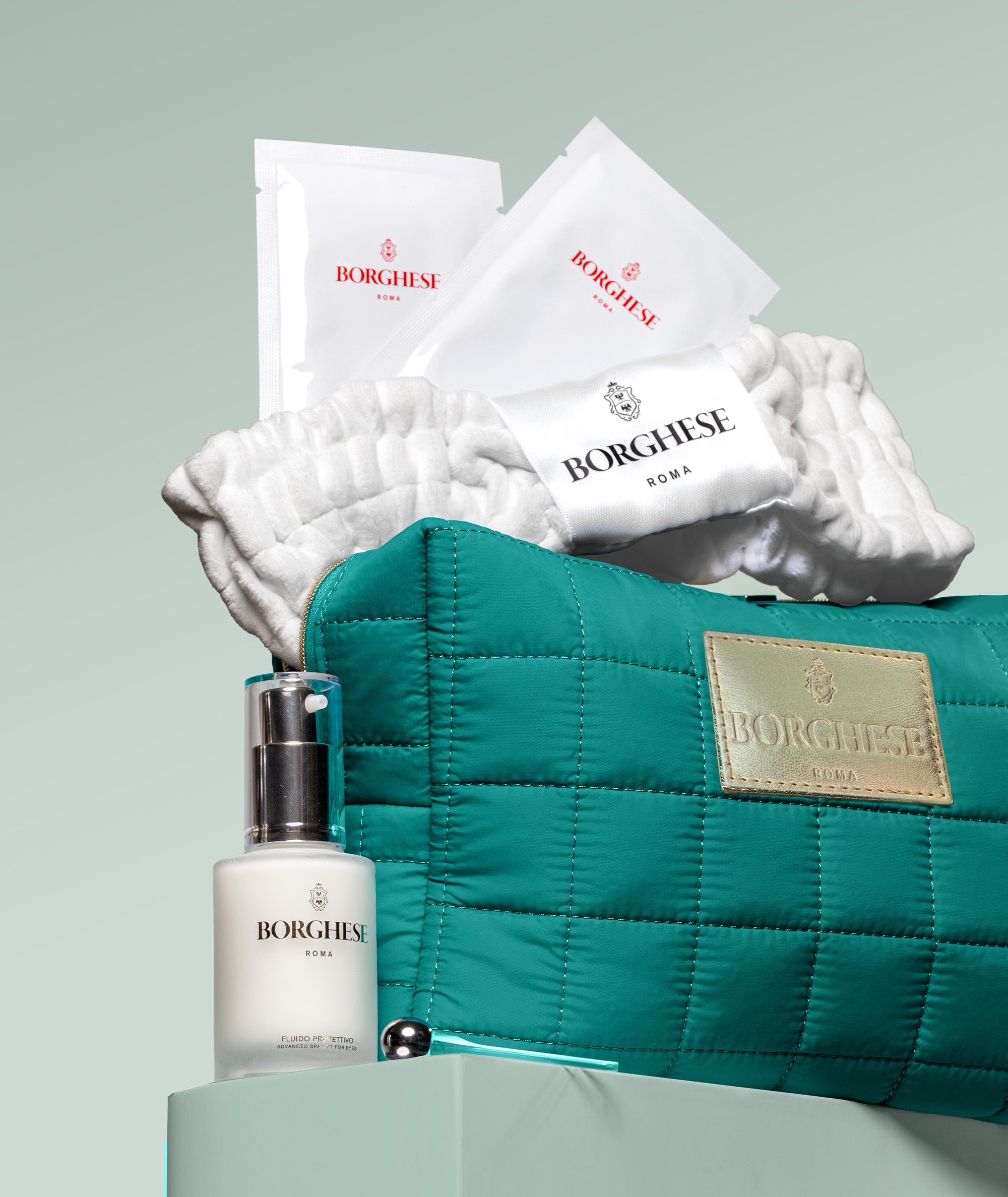 A closeup showing our Spa Lift for Eyes Set with all its contents and a bag in Bagno blue