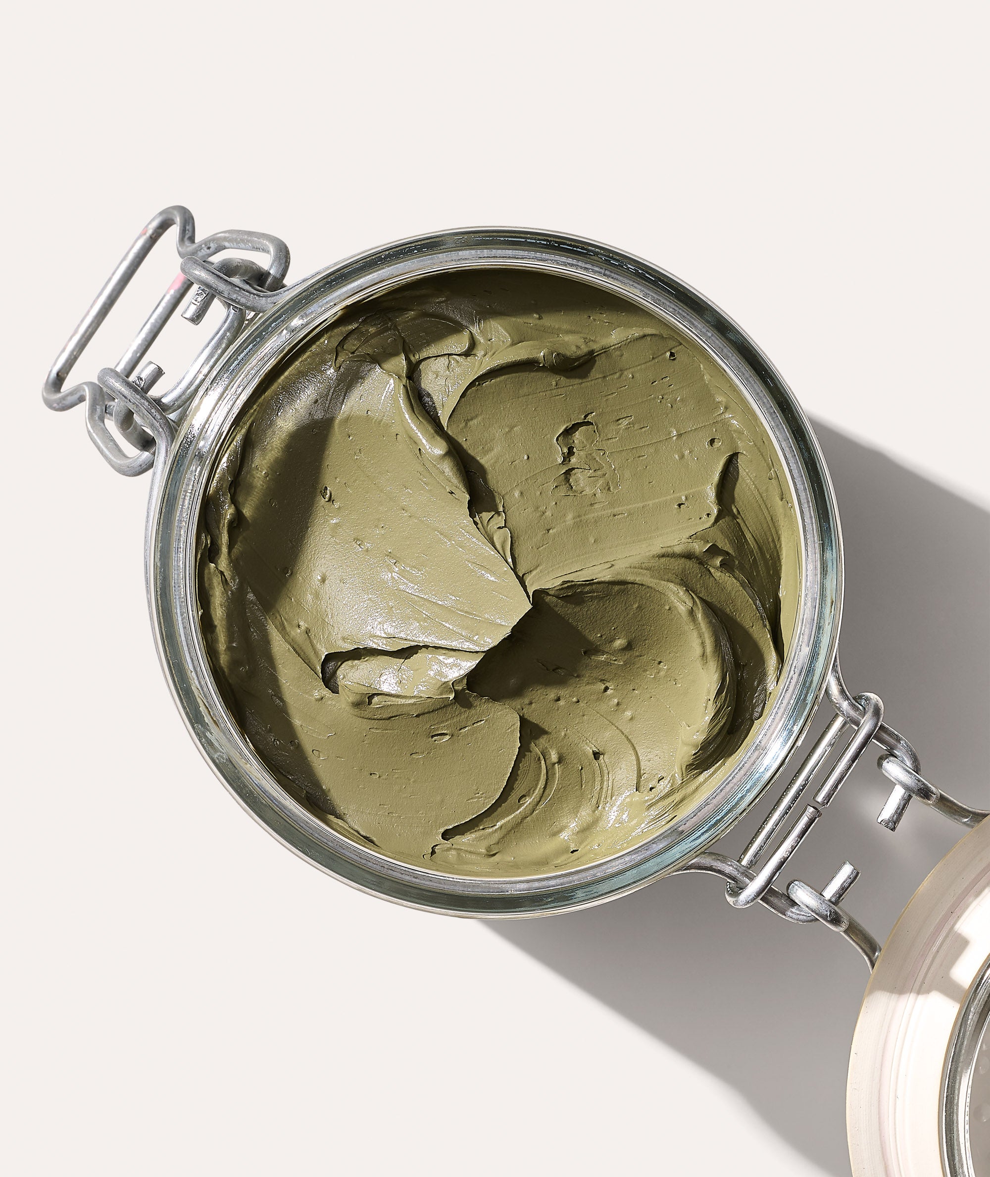 Picture of opened Advanced Fango Active Purifying Mud Mask 7.5 oz glass jar to see mud mask texture