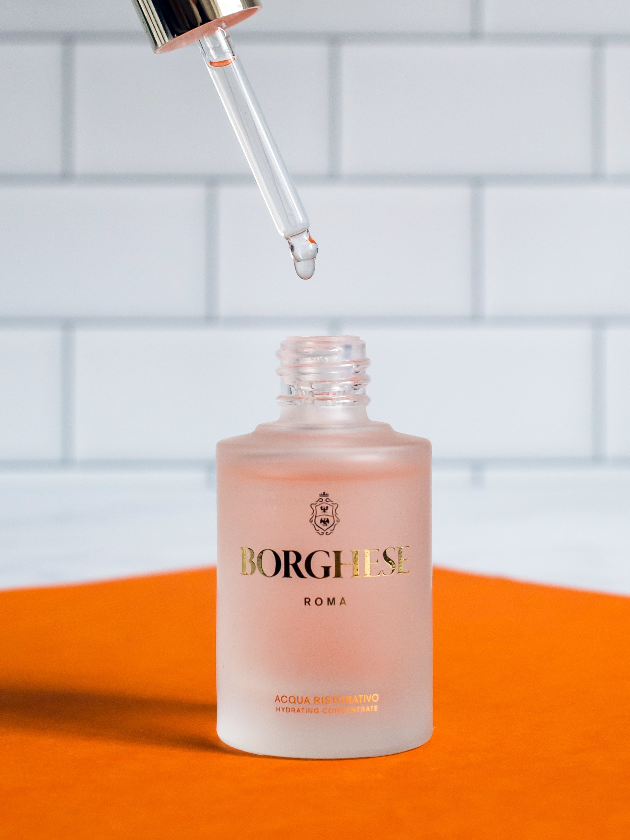 Picture of Acqua Ristorativo Hydrating Concentrate with dropper dripping concentrate into bottle